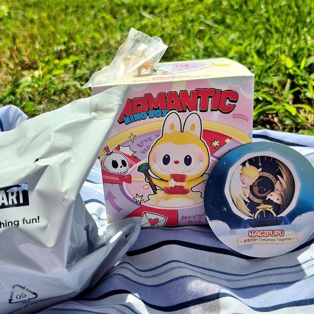 Pop mart romantic ring box